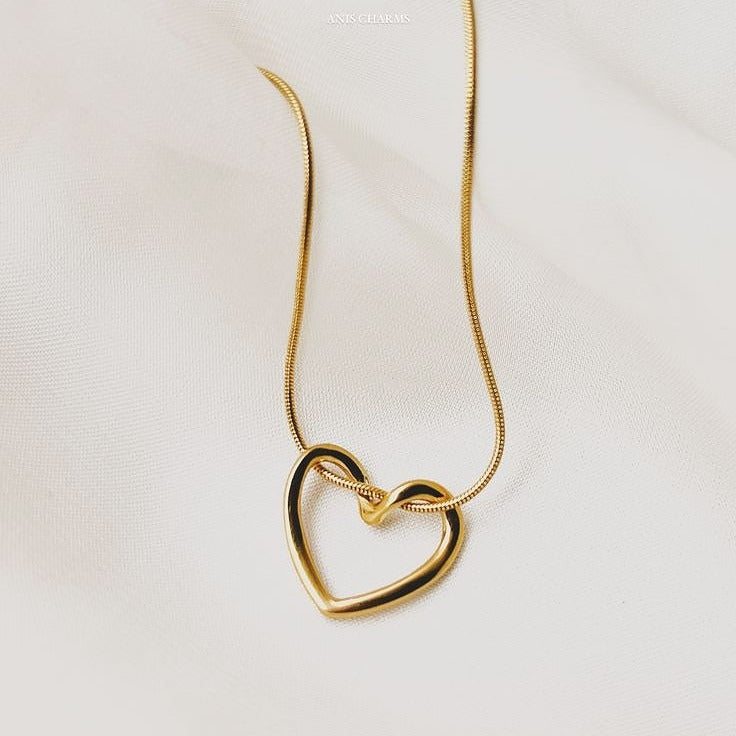 The Open Heart Snake Chain Necklace